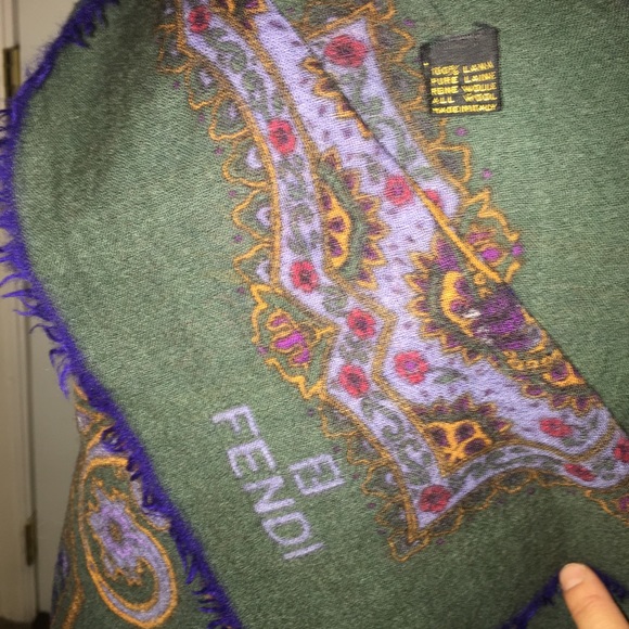 Fendi XXL scarf 🧣 - Picture 4 of 6